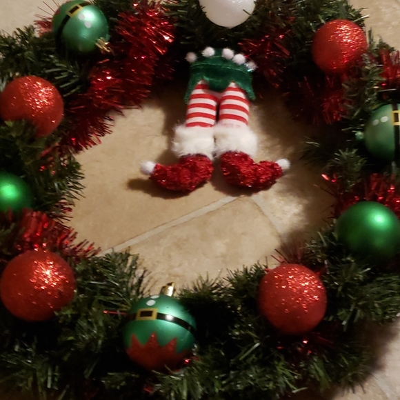 Holiday wreaths and garlands - Picture 2 of 6